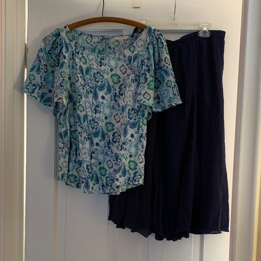 Lucky Brand top with Zac & Rachel swing skirt in blues
Size Medium 
In gr8 shape